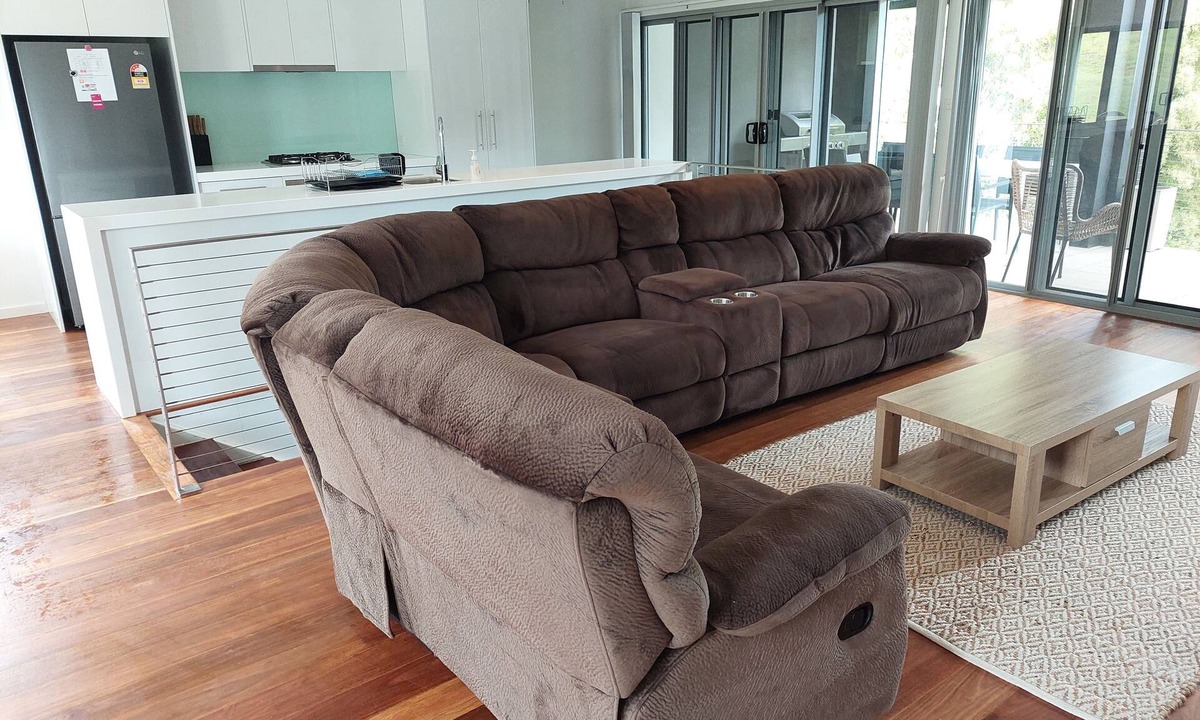East Tamworth House | "123 Fitzroy" 4 B/room townhouse overlooking East!