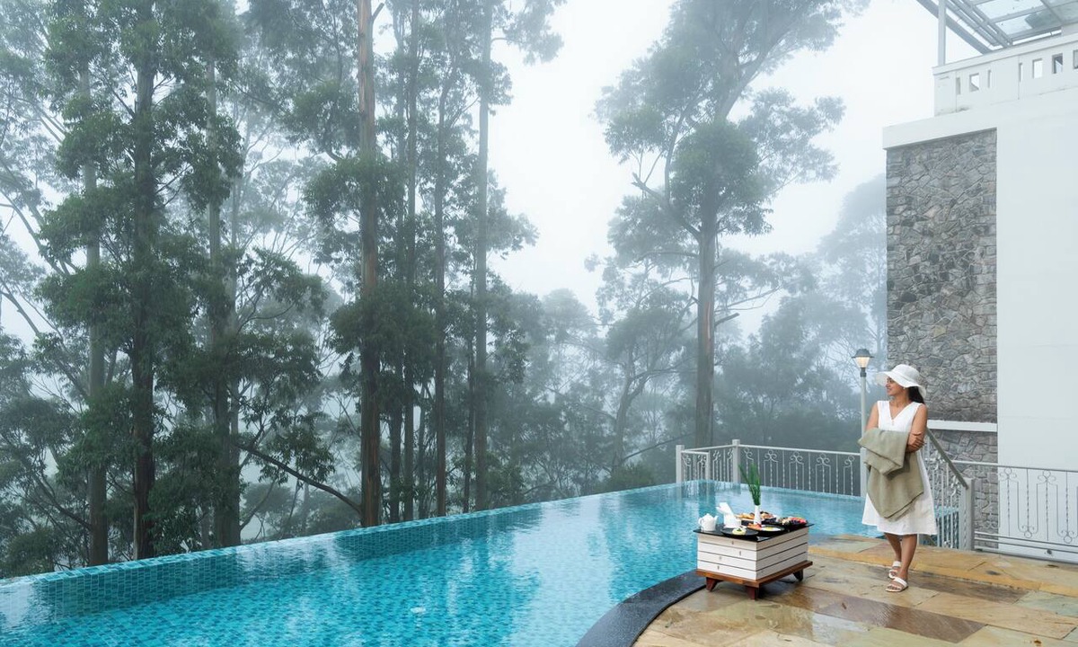 Pallivasal Hotel | 1924 Clock House Munnar