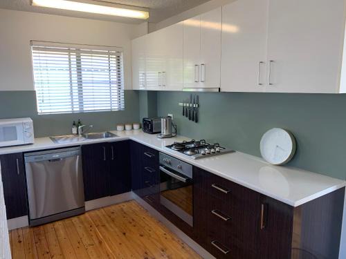 Bar Beach Apartment | 2 Bed Bar Beach Apartment - stroll to beach & cafes, supermarket apartment number 6