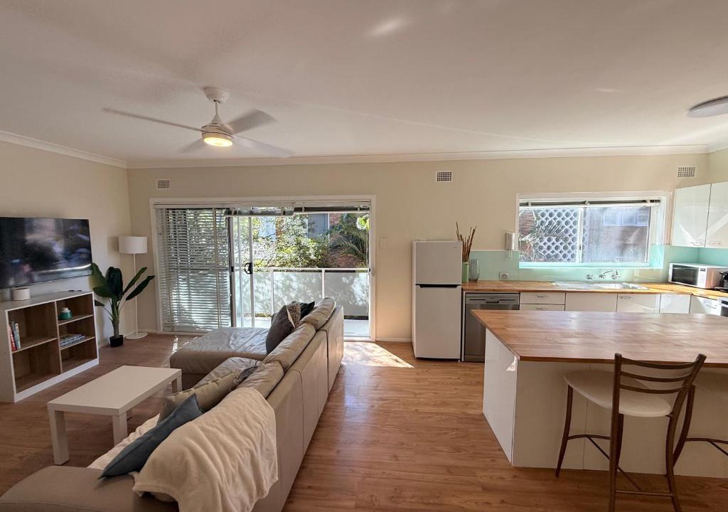 Cronulla Apartment | 2 Bedroom Apartment - Heart of Cronulla