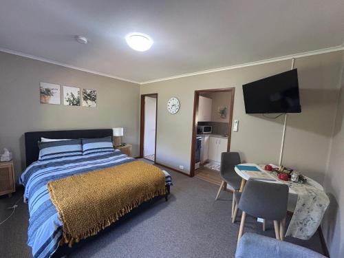 Canowindra Apartment | #2 Waddell Studio Apartment