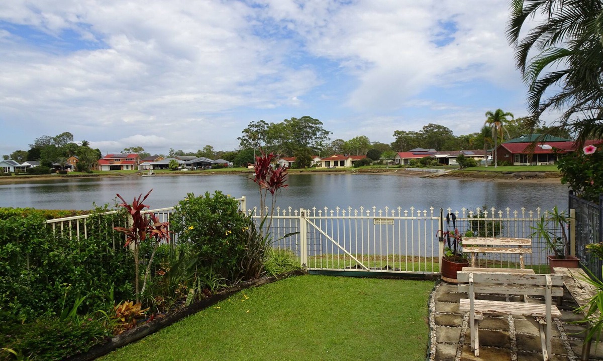 Ballina House | 3 Bedroom Lakeside Ballina Home