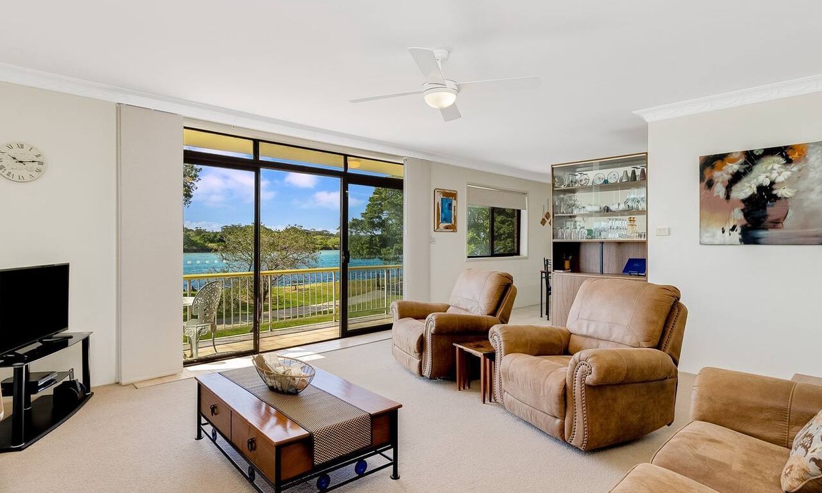 Tweed Heads Apartment | 5/18 Endeavour Parade Absolute riverfront in central Tweed Heads Wi-Fi Included