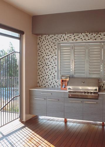 Stanthorpe House | 50 HALE HAVEN