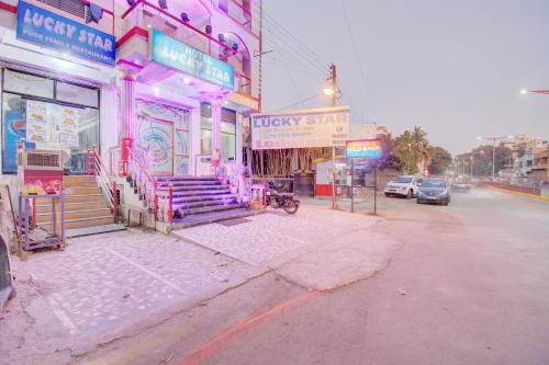 Daulatabad Hotel | 6 CR Hotel Lucky Star CENTRAL BUS STOP