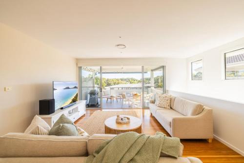 Corlette House | 68 Saratoga Ave - Ducted Air con, Wi-Fi, Small Boat Parking