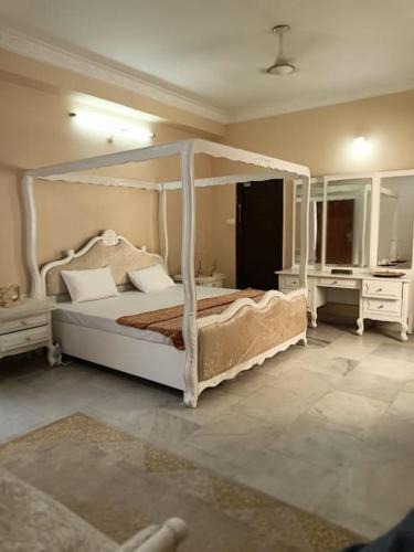 Hyderabad Villa | 6BHK AC Home for families in Prime Loc Hyderabad