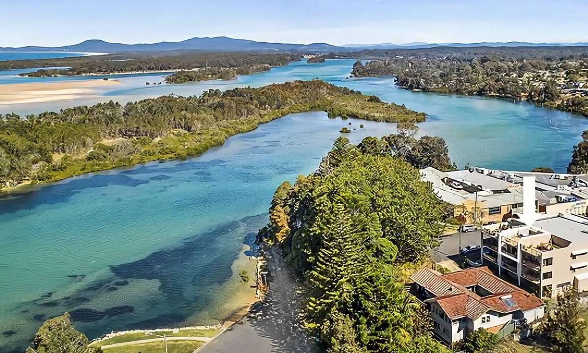 Nambucca Heads Apartment | A genuine lifestyle haven overlooking the beautiful Nambucca River and ocean views.