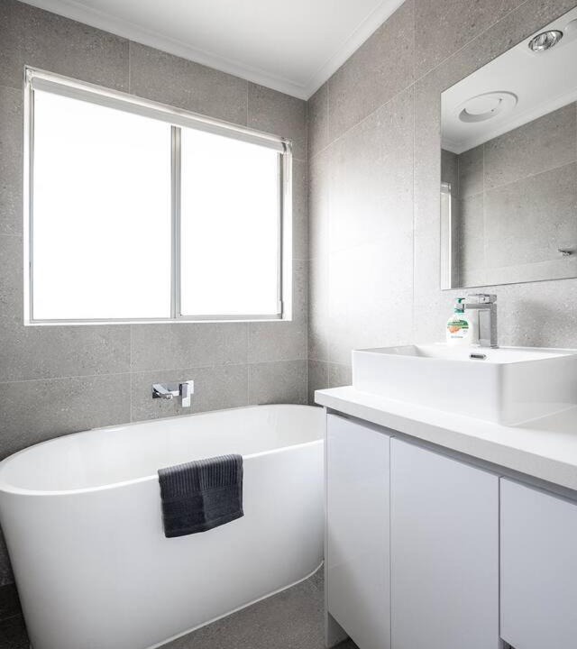 Bayswater House | A Private Hideaway with Large Backyard and CarParks