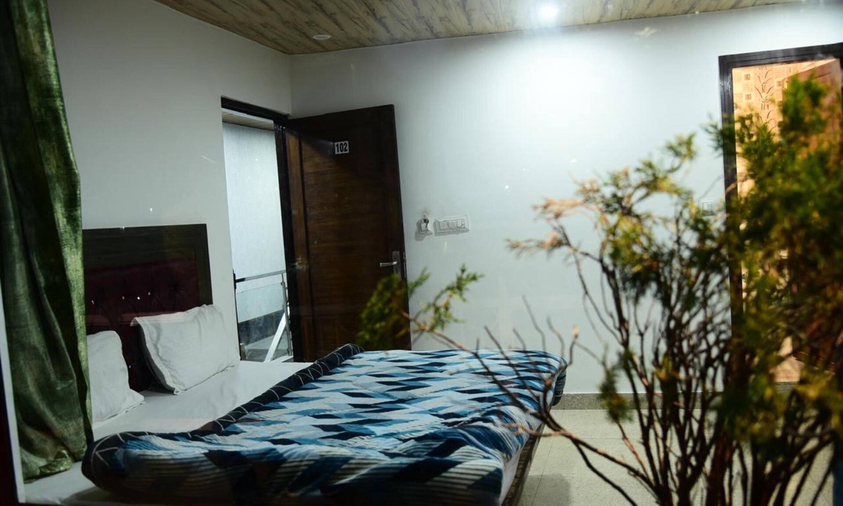Meerut Hotel | Aatithi Hotel By GRB