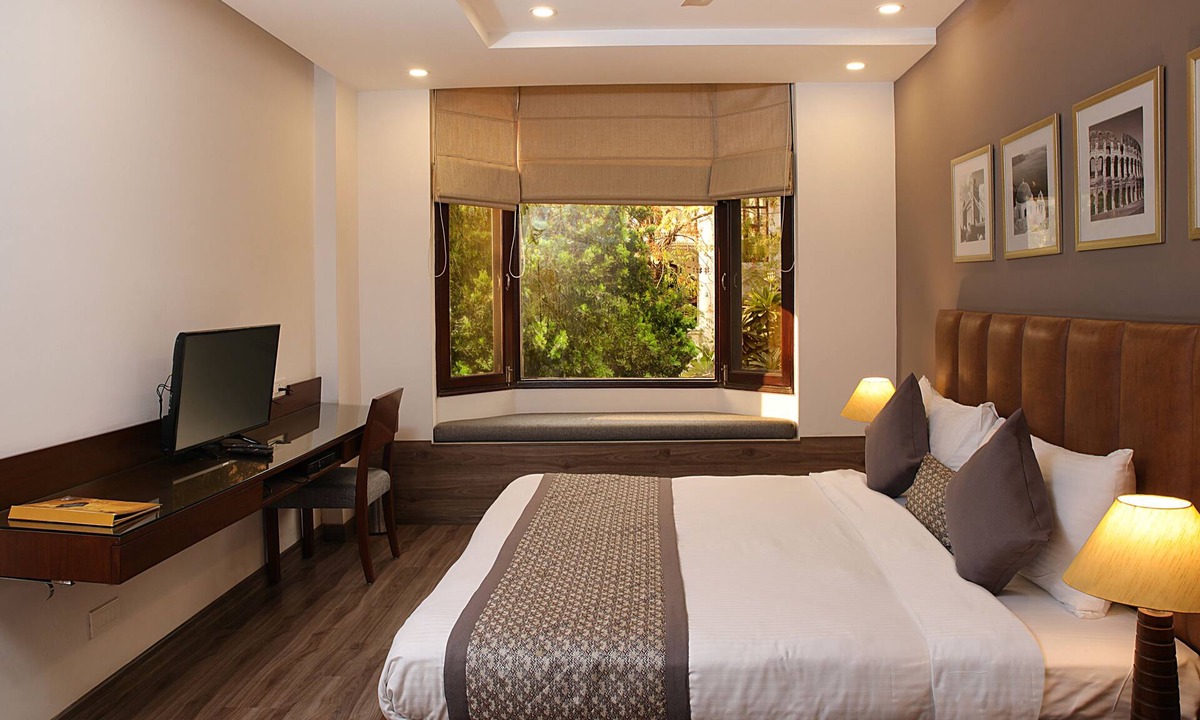 DLF City Hotel | Ahuja Residency, Dlf Phase II