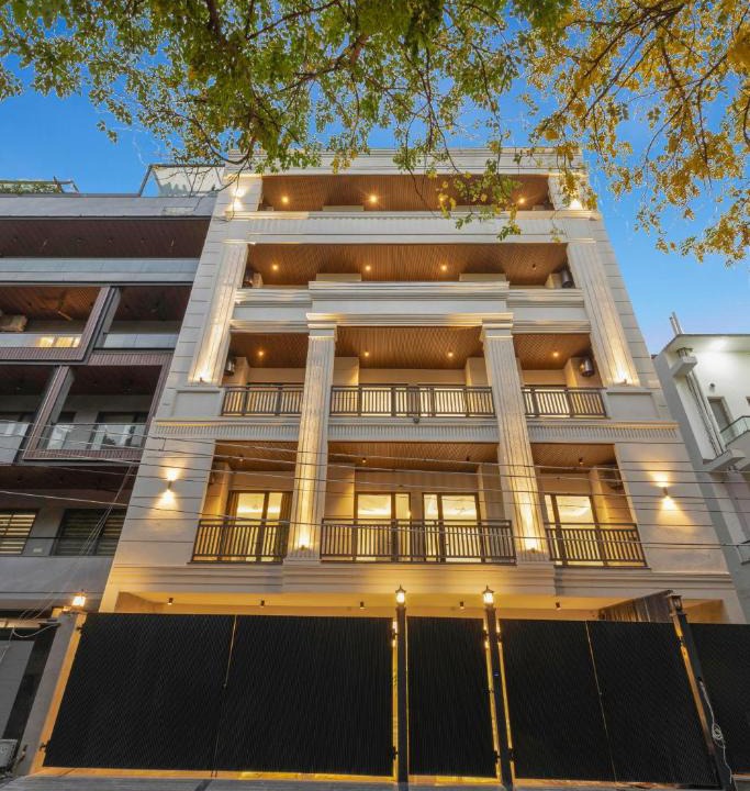 Sushant Lok Hotel | Alaya Stays Luxora Suites, Golf Course Rd near galleria