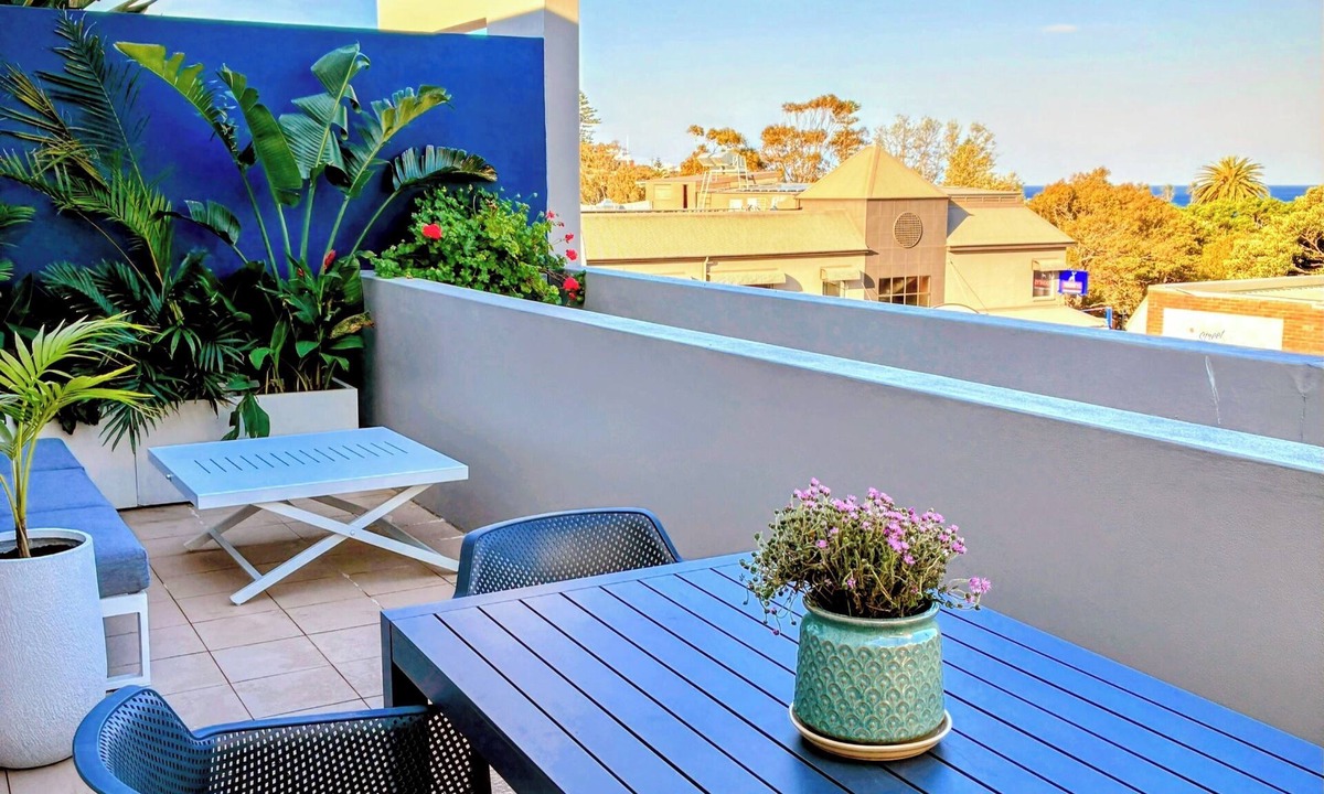 Kiama Apartment | Alfresco dine on huge terrace-walk to cafes/shops