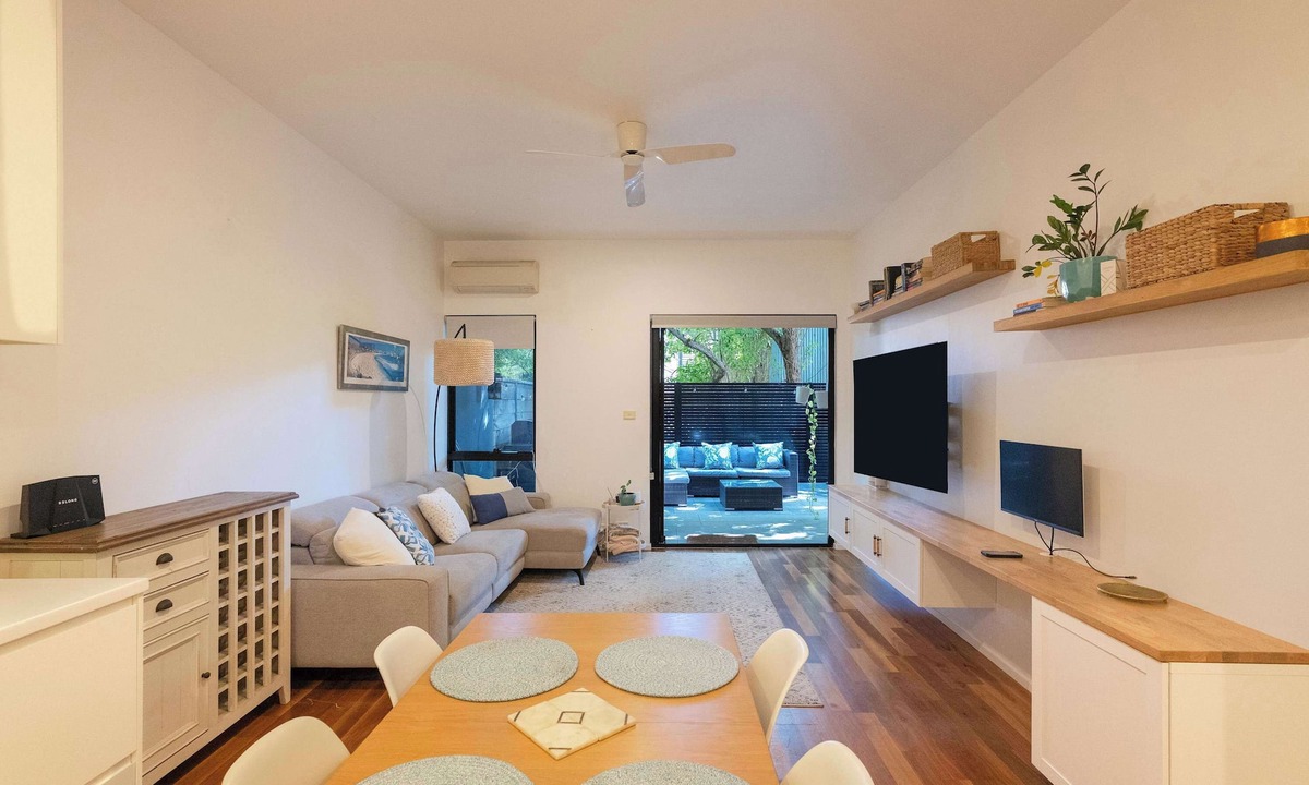 Camperdown Apartment | Alfresco Modern Camperdown Apartment w/Parking