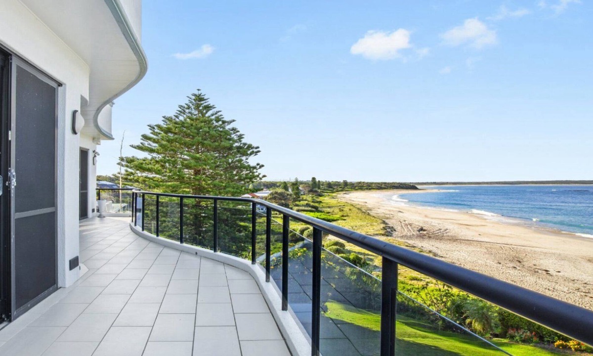 Noraville House | Aloha Beach Retreat by HolidayCo.