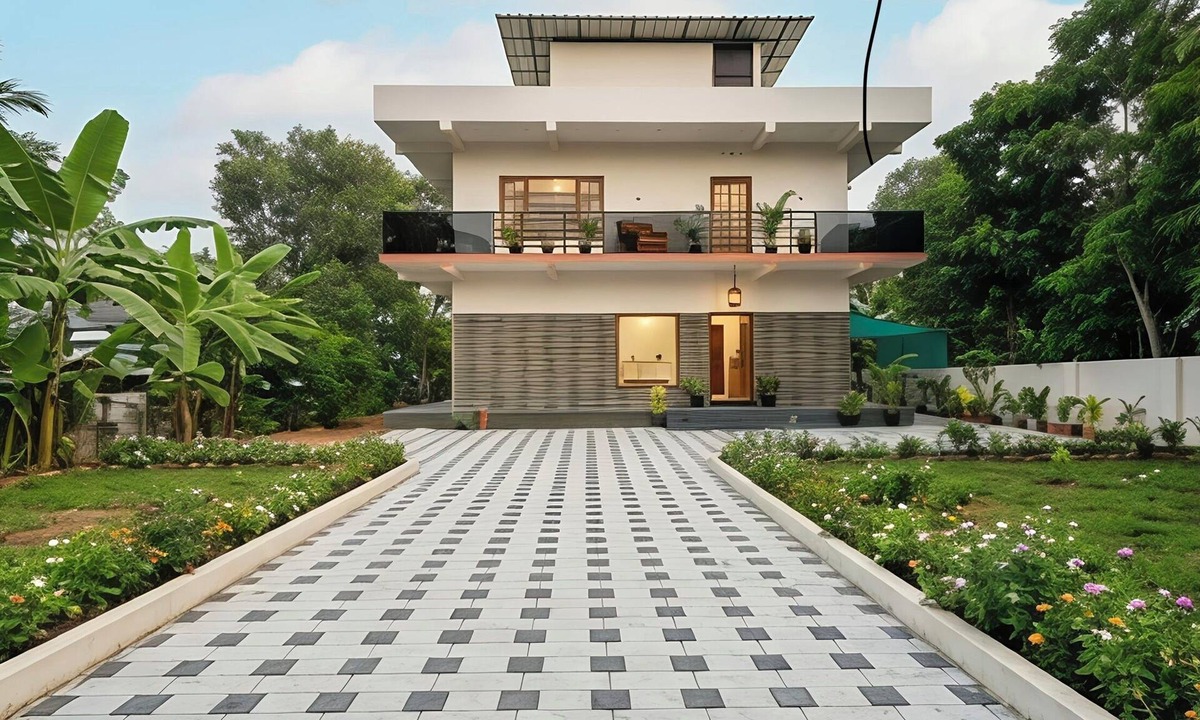 Neyyattinkara House | Alora Castle Neyyattinkara Near Kovalam Beach