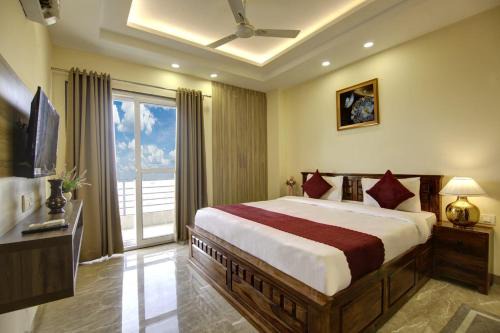 Gurugram House | Alpha stayz hotel 1bhk near Artemis hospital, Golf course road