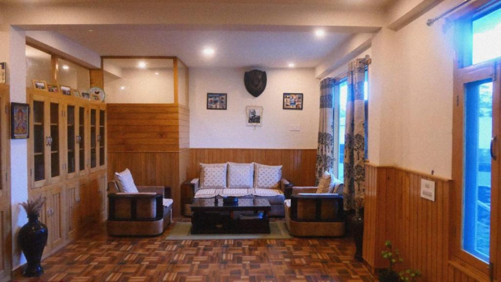 Shangarh House | Alpine Lodge And Stays