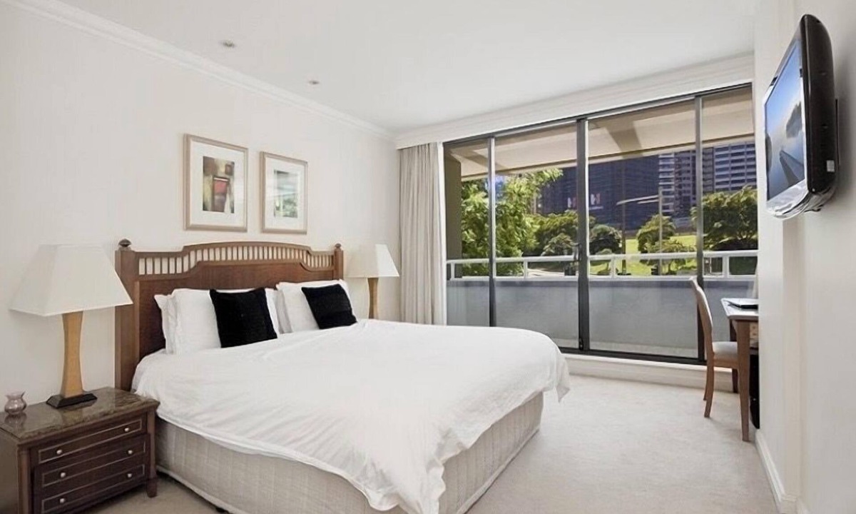 Millers Point Apartment | Amazing central cbd apartment with 25m pool, sauna, hottub and gym