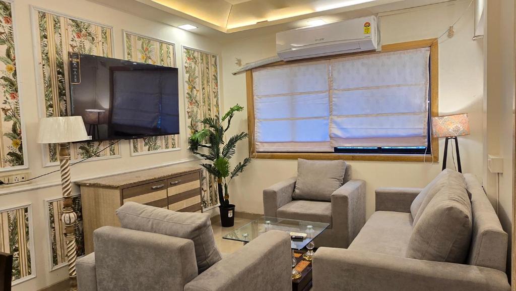 Santacruz West Apartment | Annapura Floral- 4 Bedroom Apartment