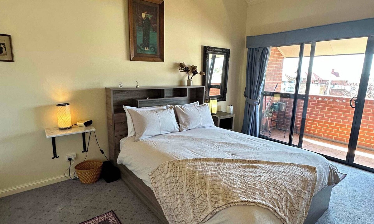 Bathurst Apartment | Apartment - Heart of Bathurst, Walk Everywhere!