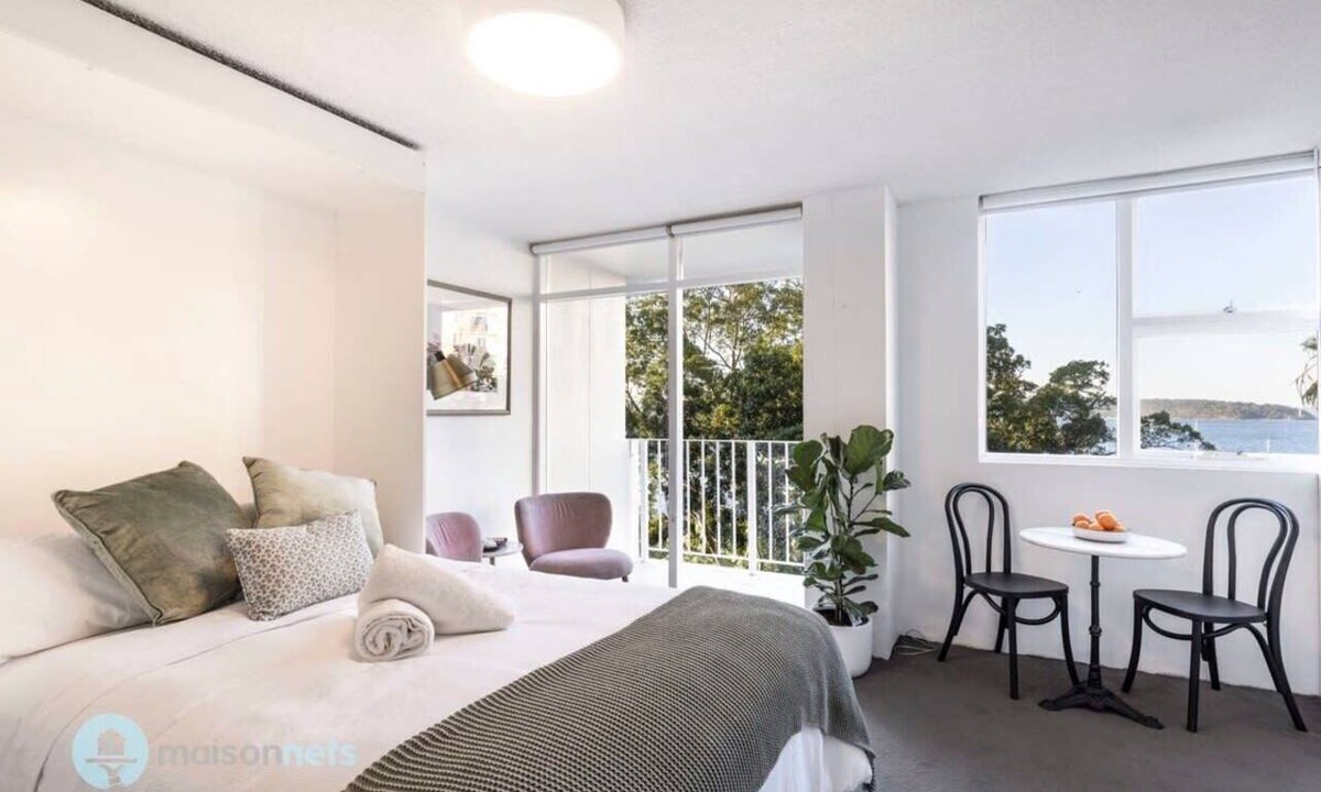 Elizabeth Bay Apartment | Apmnt With Parking, Balcony, Pool & Harbour Views