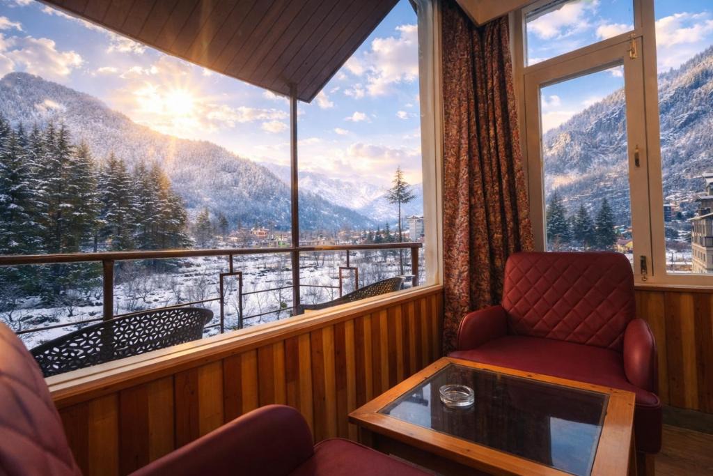 Manali House | Apple Flower Hotel - Personal Balcony, Lift, Garden and Mountain View
