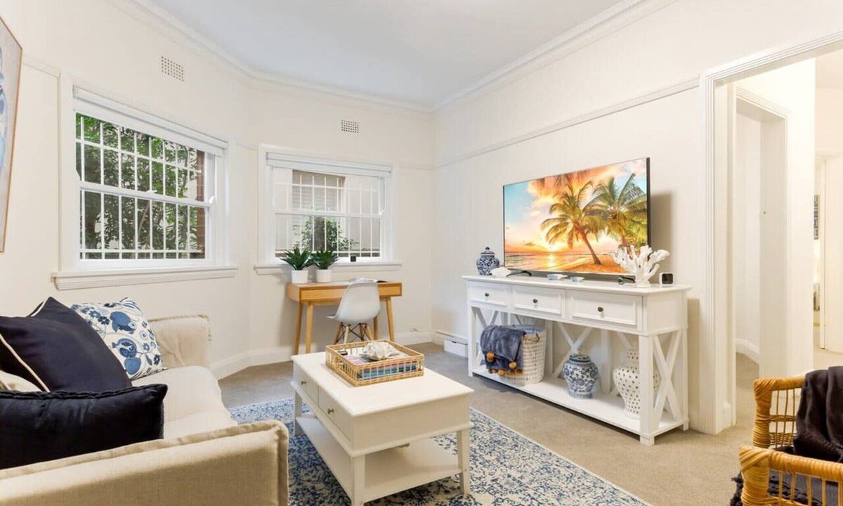 Manly Apartment | Art Deco Apartment Meters Away From The Beach