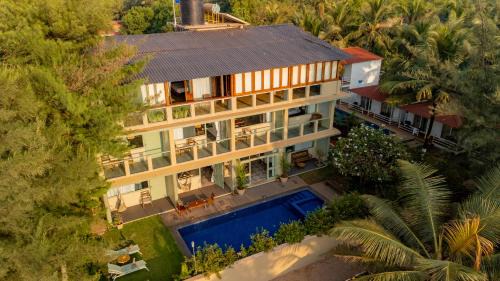 Morjim Bed & Breakfast | Artist Beach House