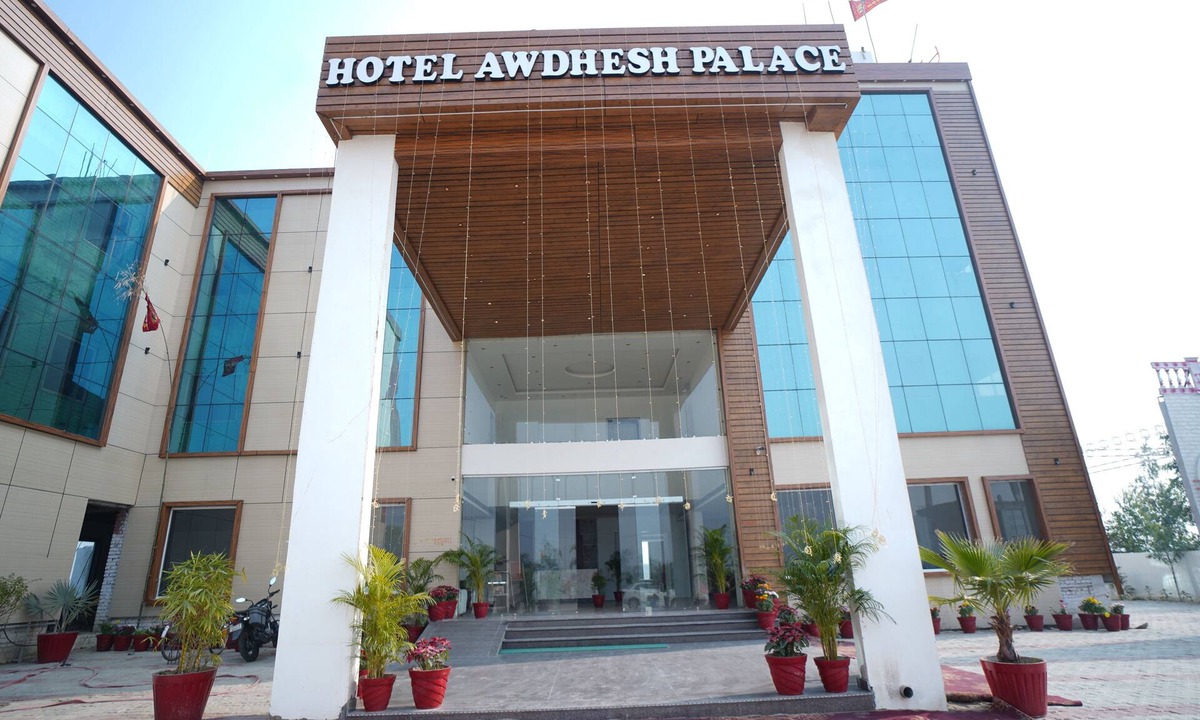 Tarabganj Hotel | Avdhesh Palace