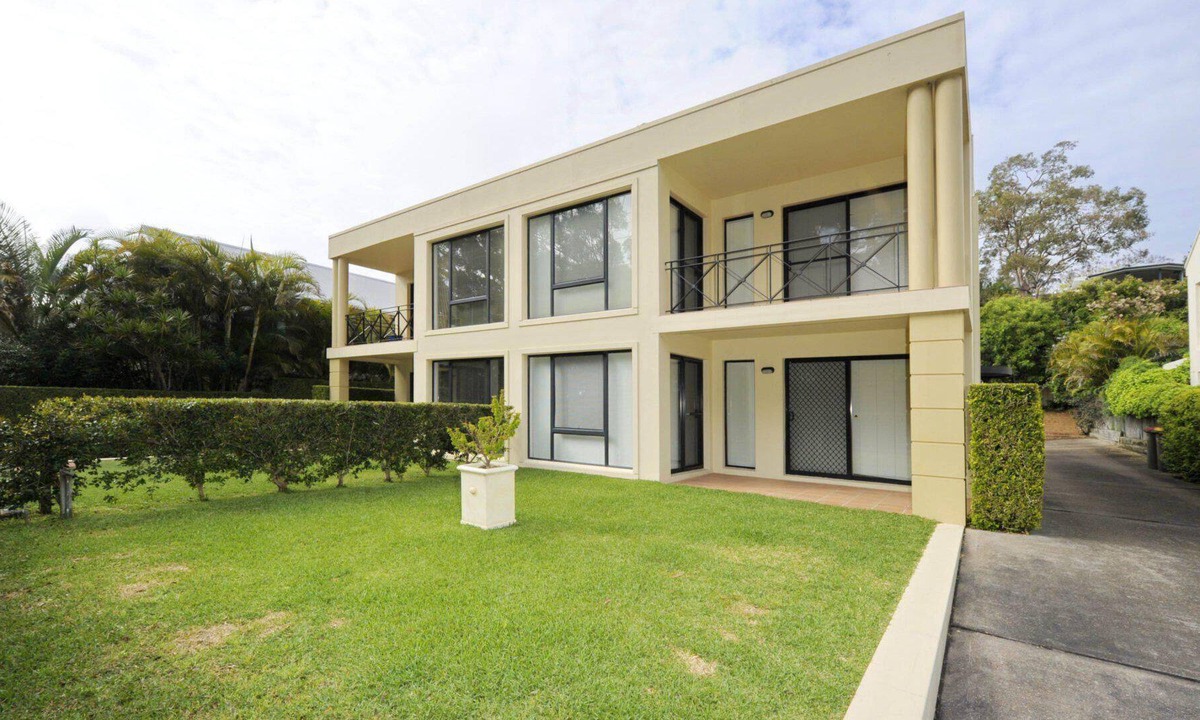 Corlette House | Bagnall Views, 2/161 Government Rd - Stylish & modern duplex across the road to the waters edge