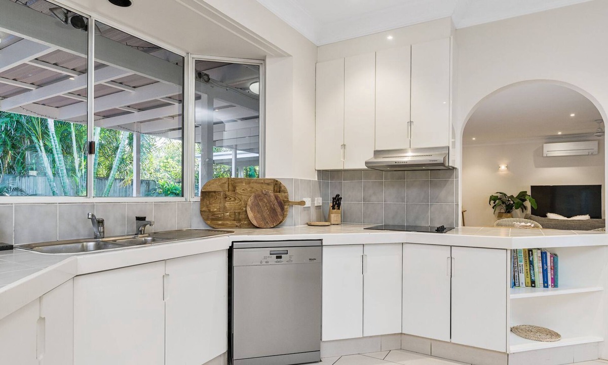 Suffolk Park House | Barney's - walking distance to the best beaches in Suffolk!
