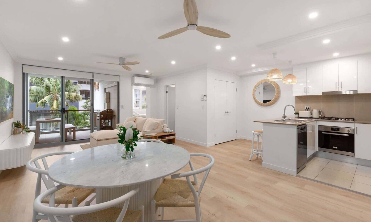 Narrabeen Apartment | Beach & Lake Narrabeen Apartment with Outdoor BBQ