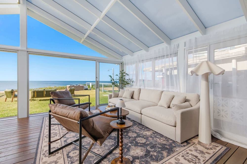 Collaroy Beach House | Beachfront Oasis - 4 Bed Family House with Spa