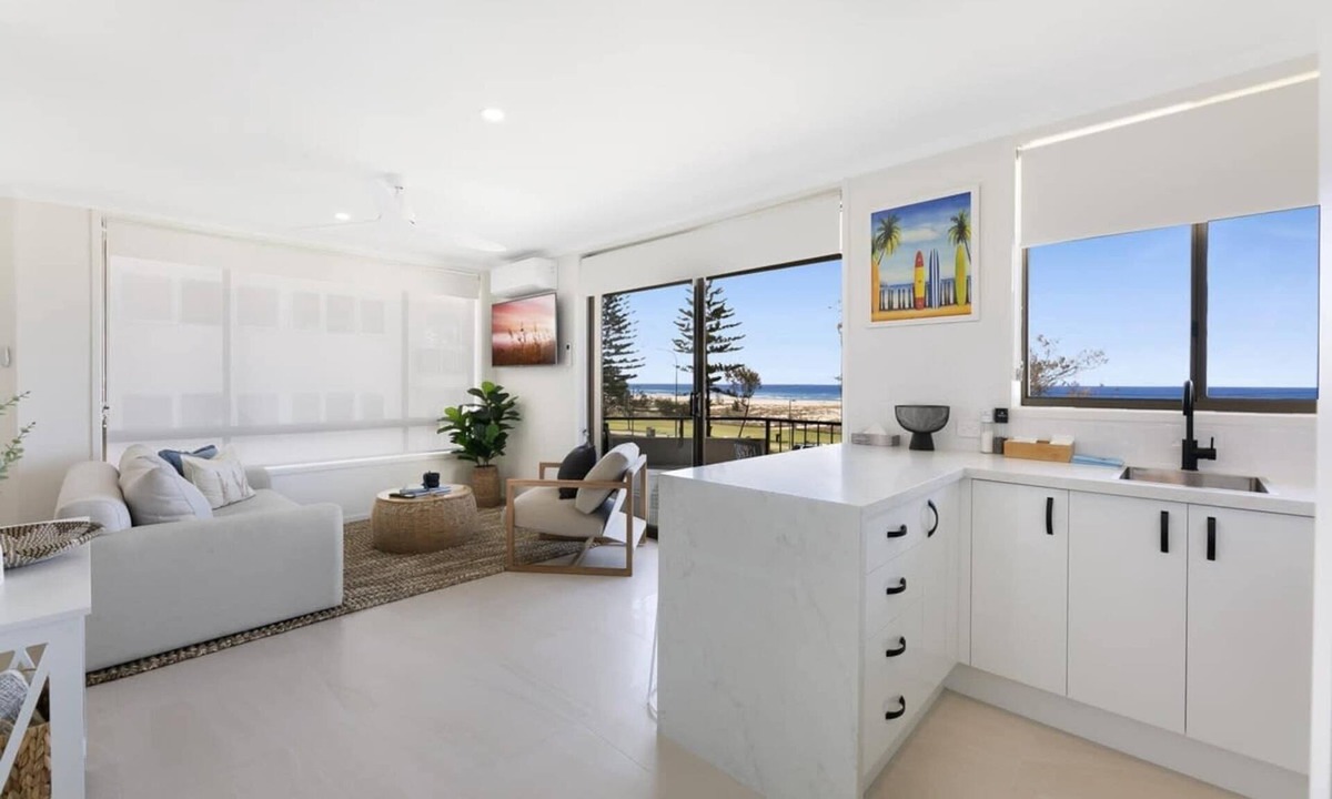 Coolangatta Apartment | Beachfront Studio with Balcony & Stunning Views