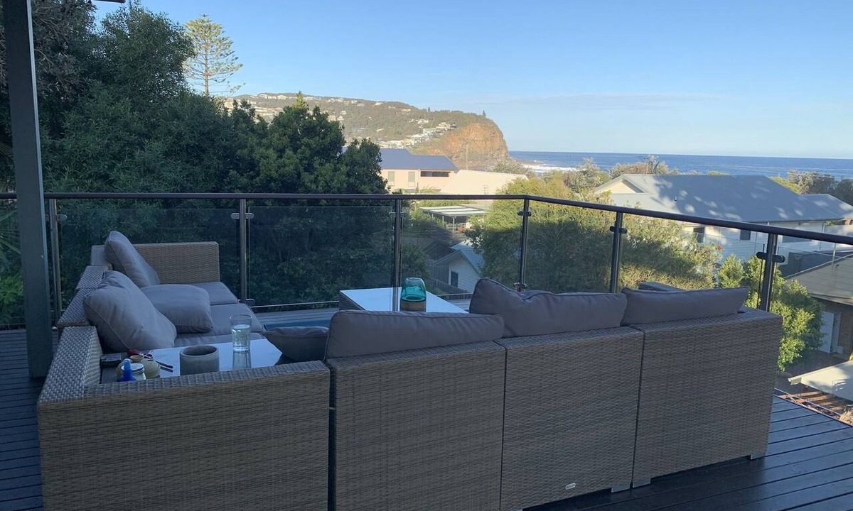 Copacabana House | Beachouse for Family or Couples with views and 2 minute walk to beach and shops
