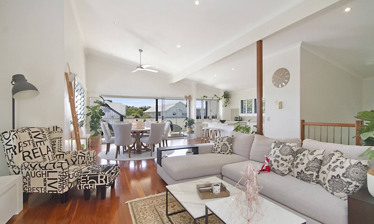 Casuarina Apartment | Beachside Retreat: Casuarina | Quick walk to beach & near Osteria Weddings