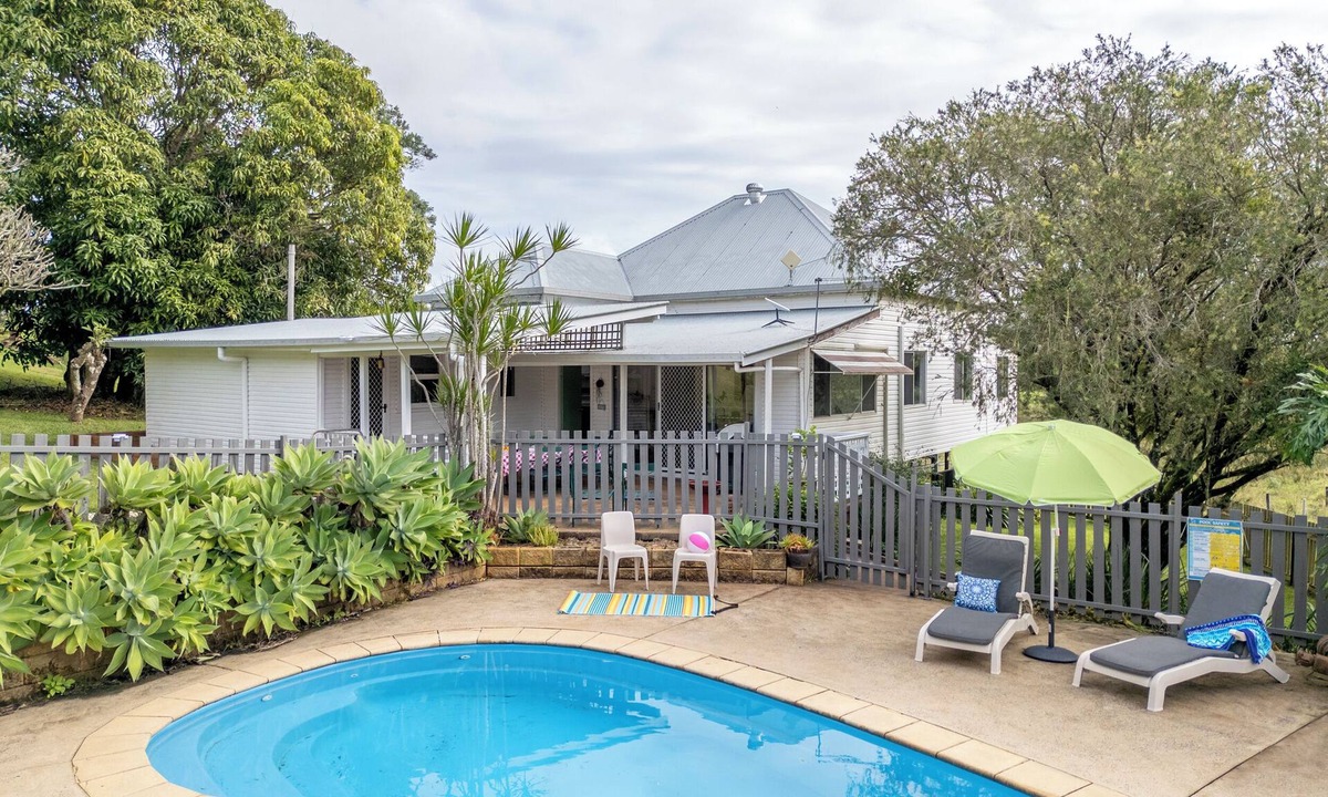 Wyrallah House | Big, Sunny Farmhouse – Peaceful retreat close to Town & popular attractions