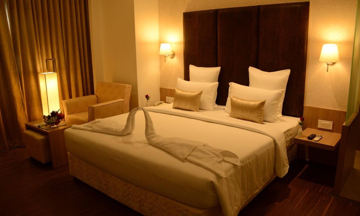 Aminjikarai Hotel | Blu Iris