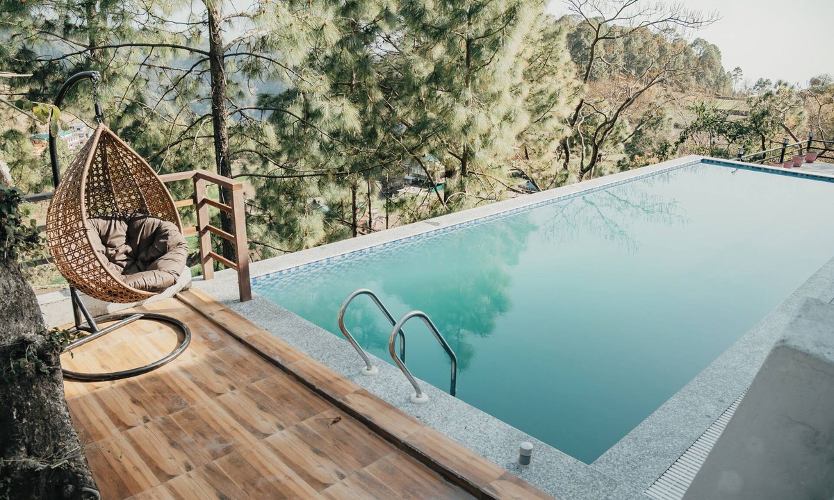 Nainital Hotel | Blue Pine Pool