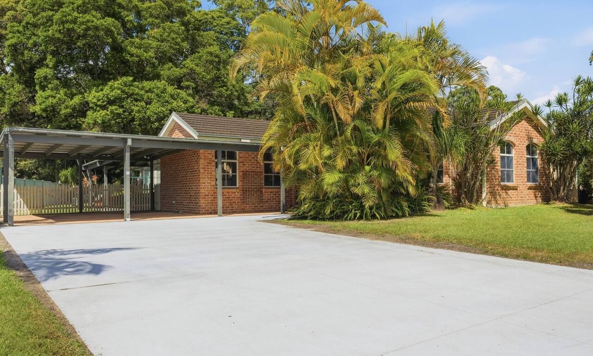 Boambee East House | Boater's Retreat - pet friendly, right off the M1