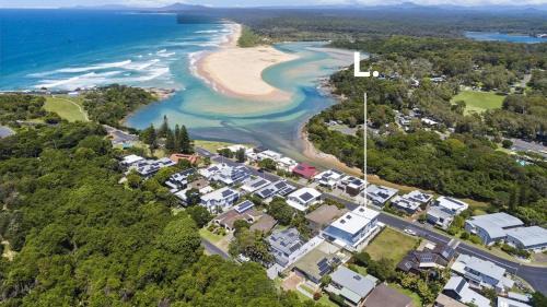 Sawtell House | Boronia Beach House Three - 650m to the headland