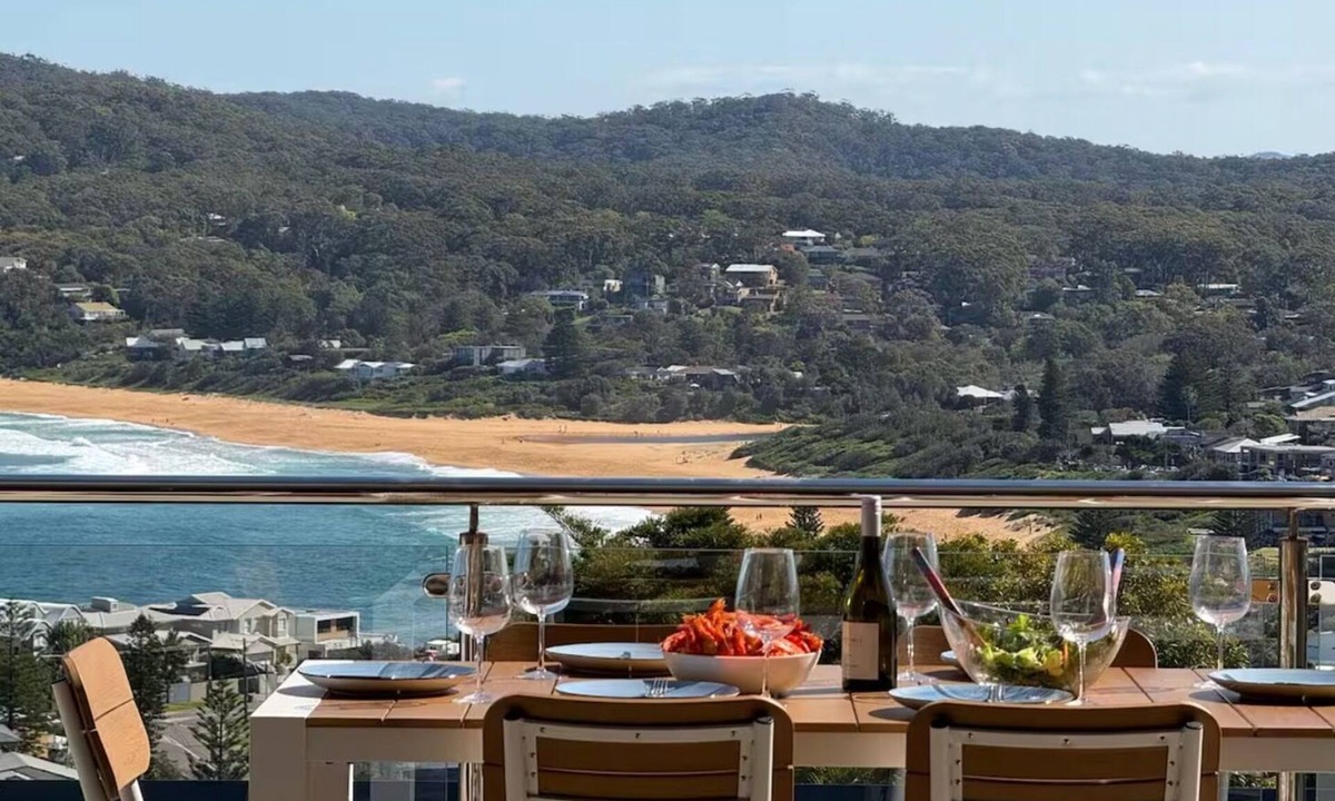 Copacabana House | Breathtaking views at Vista by the Sea