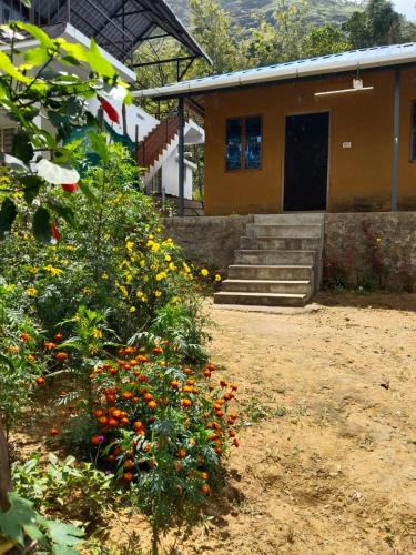 Kanthalloor House | BREEZE GARDEN MUD HOUSE Home Stay