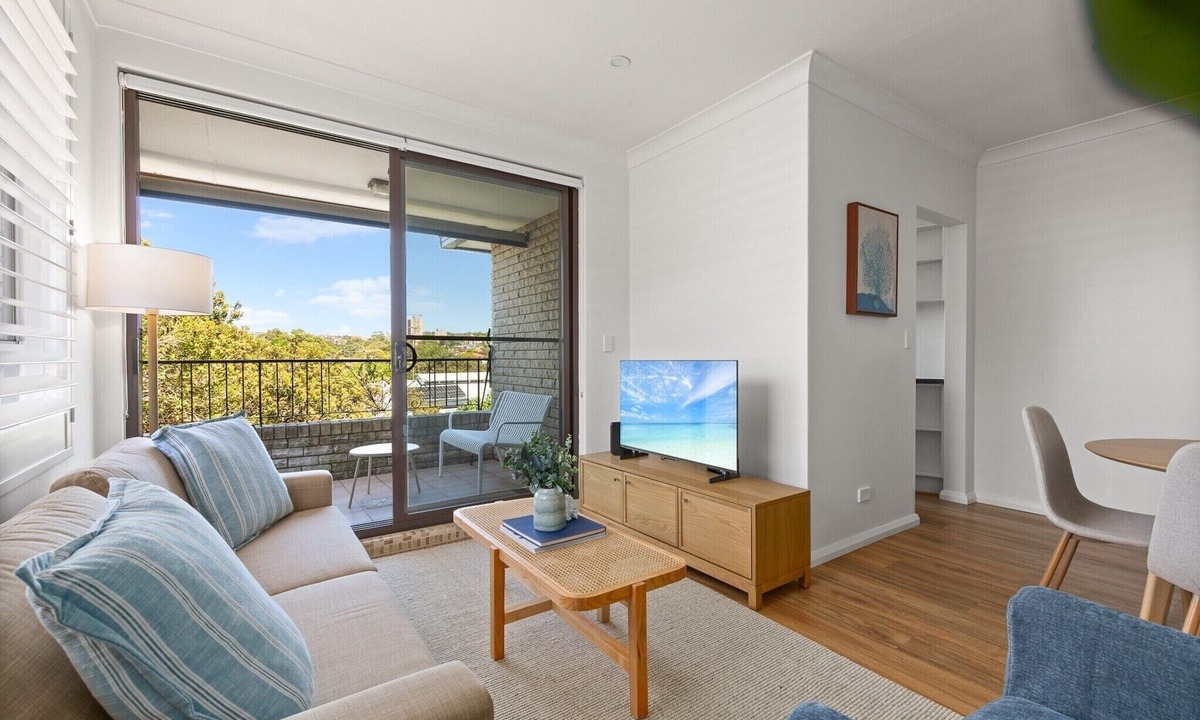 Coogee Apartment | Bright 2-Bedroom Apartment Near Coogee Beach