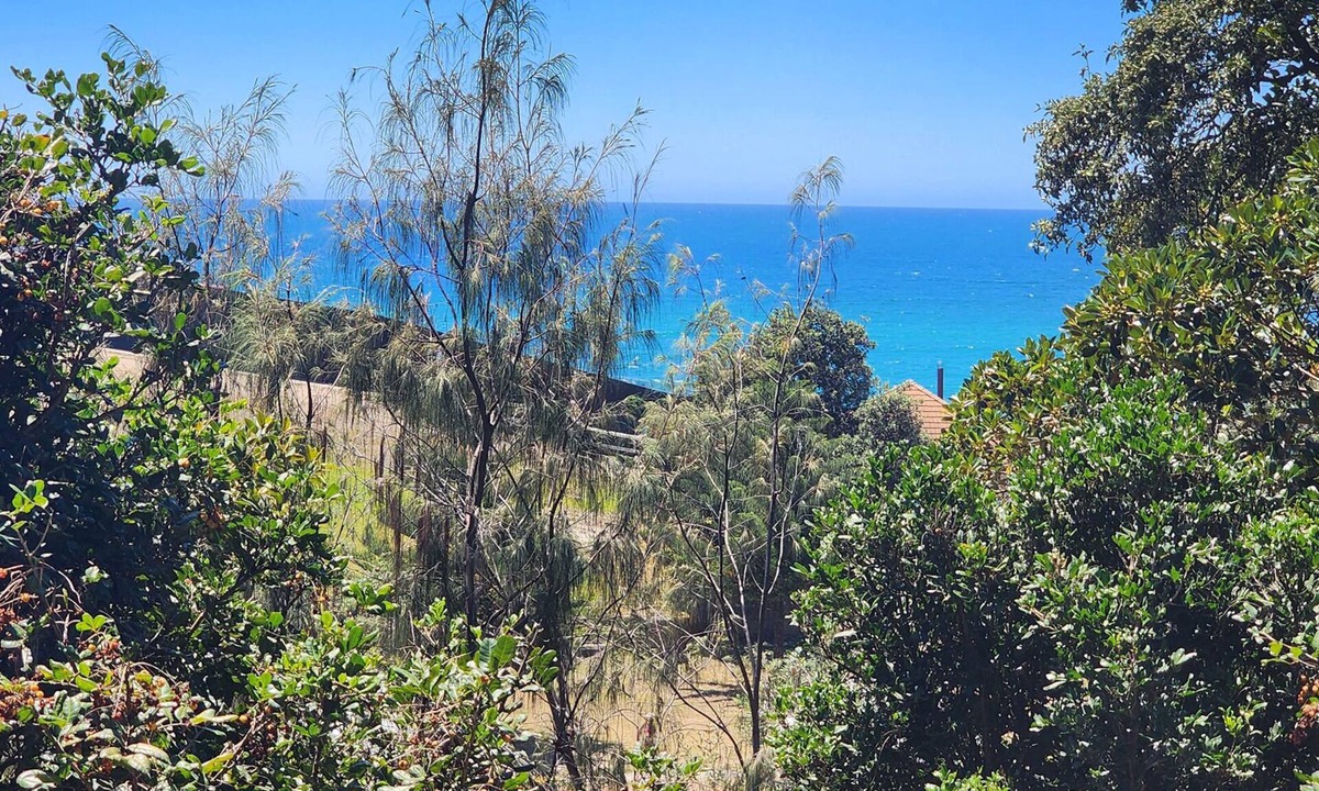 Bronte Apartment | Bronte Beach Coastal Escape. 200 Steps to Bronte Beach. 2 bedrooms + 1 bathroom.