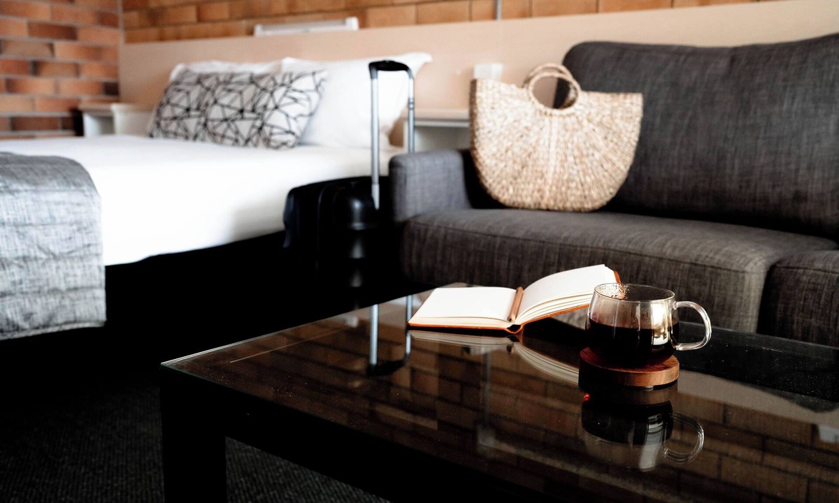 Warwick Hotel | Buckaroo Motor Inn