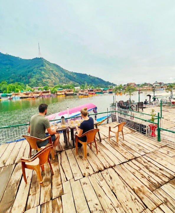 Dal Lake Bed & Breakfast | Budget Cottage By Aristotle
