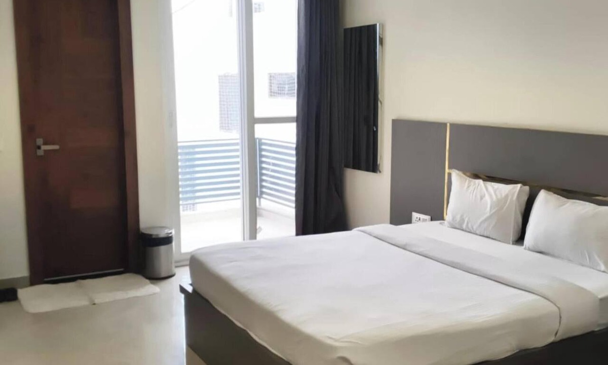 Bharatpur Hotel | C T Heights Inn Bharatpur