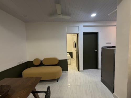 Pali Hill Apartment | Calisto 2BHK Khar W